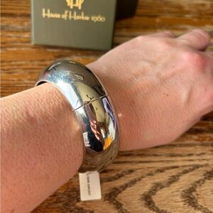 House of Harlow 1960 ☀️smooth silver toned bangle ☀️NWT